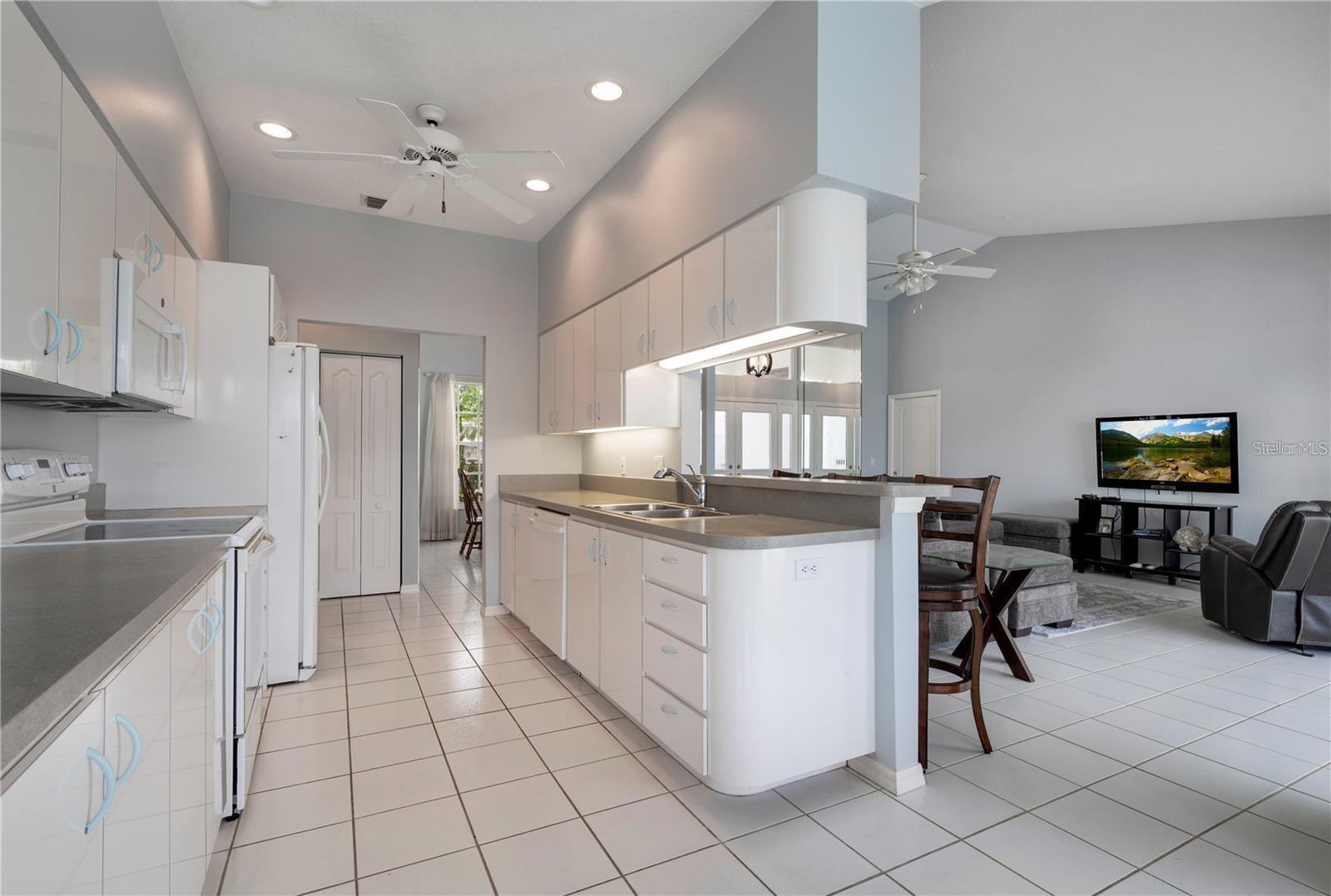 Building Photo - 23420 Peachland Blvd