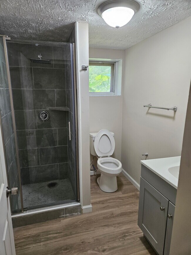 Building Photo - 729 Maxanna Dr