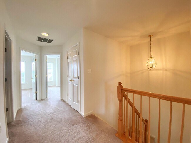 Building Photo - 1601 Wilcox Ave