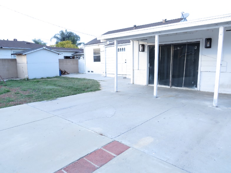 Building Photo - 934 Plaza Serena