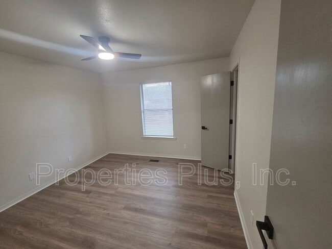 Building Photo - 11612 S 100th E Ave