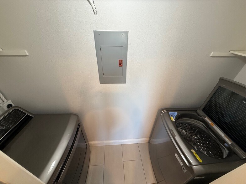 Building Photo - 4238 Vista Panorama Way