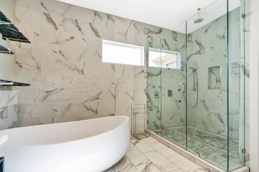 Building Photo - 5854 N 42nd St