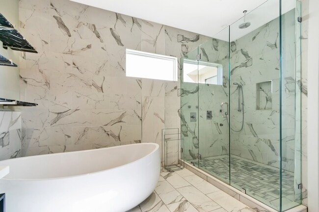 Building Photo - Stunning 4BR House in Phoenix