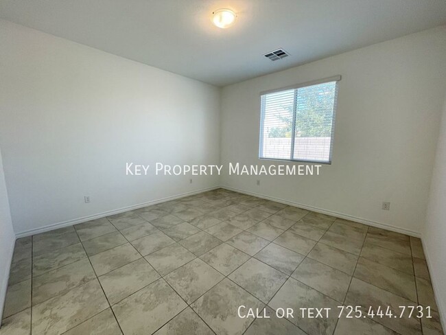 Building Photo - 3 Bedroom, 3 Bath Single Story beauty Buil...