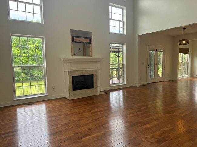 Building Photo - Brentwood 4BR Home