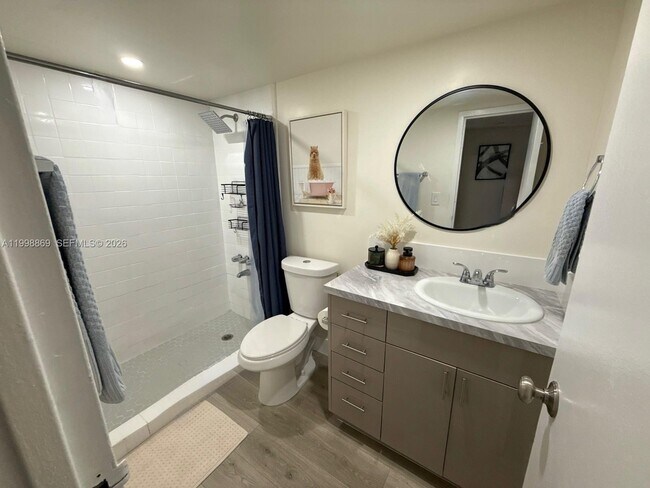 Building Photo - 1825 W 44th Pl