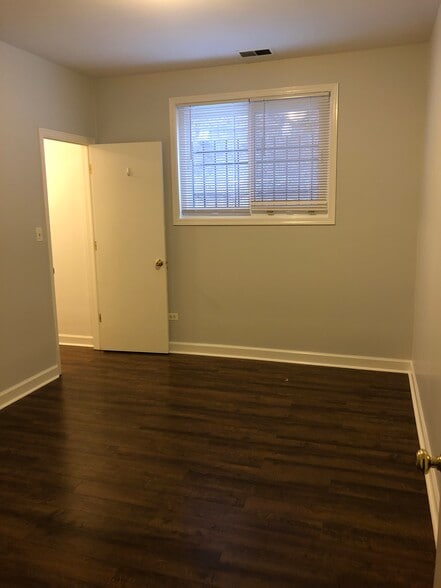 Building Photo - 502 S Oakley Blvd