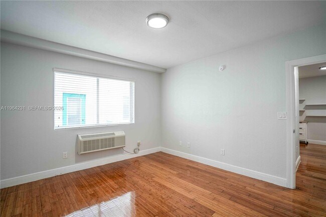 Building Photo - 7325 Carlyle Ave