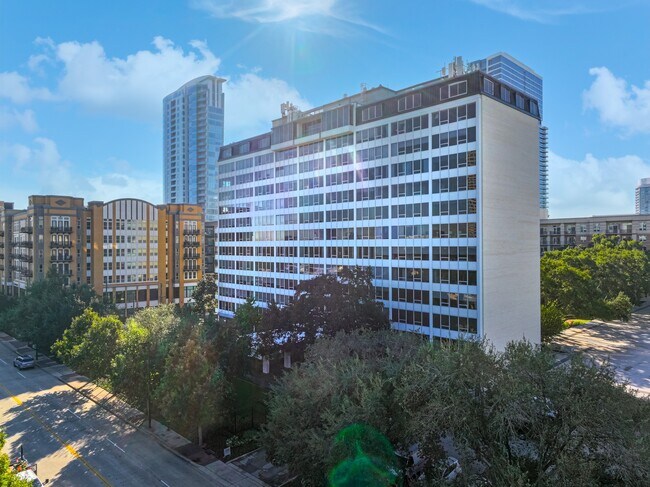 Building Photo - 2701 Westheimer Rd