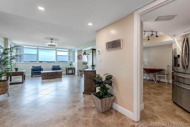 Building Photo - 6463 La Costa Dr