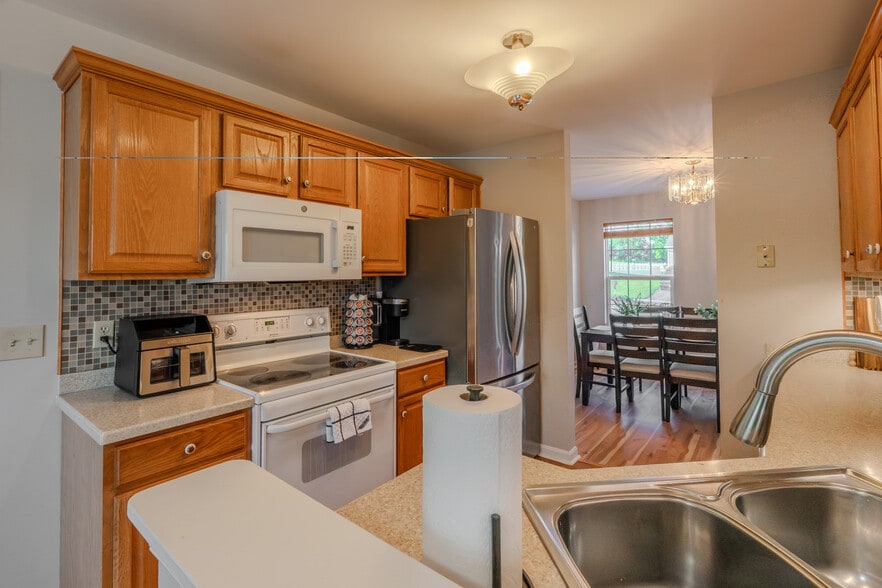 Building Photo - 2401 Aspen Way