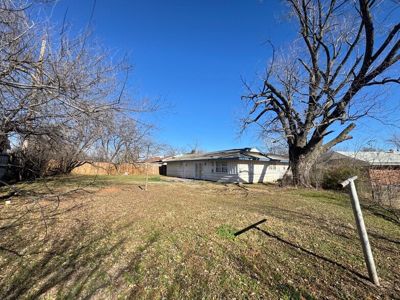 Building Photo - 1321 Beechwood Dr