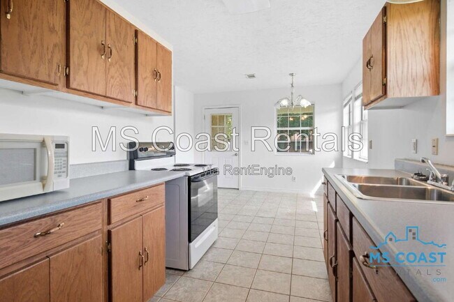 Building Photo - 15317 Waycross Dr