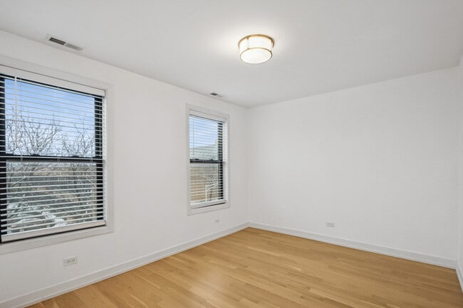 Building Photo - 1242 W Huron St