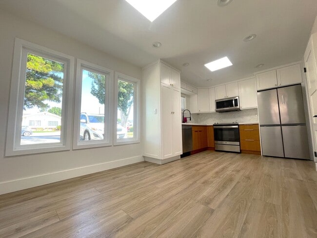 Building Photo - Modern, Private 1-Bedroom ADU – Available ...