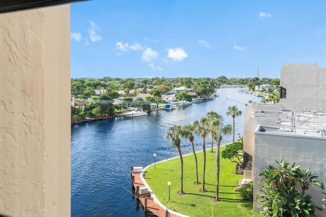 Building Photo - 15 Royal Palm Way