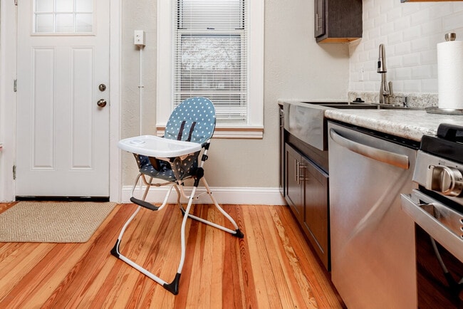 Building Photo - 3956 Tholozan Ave