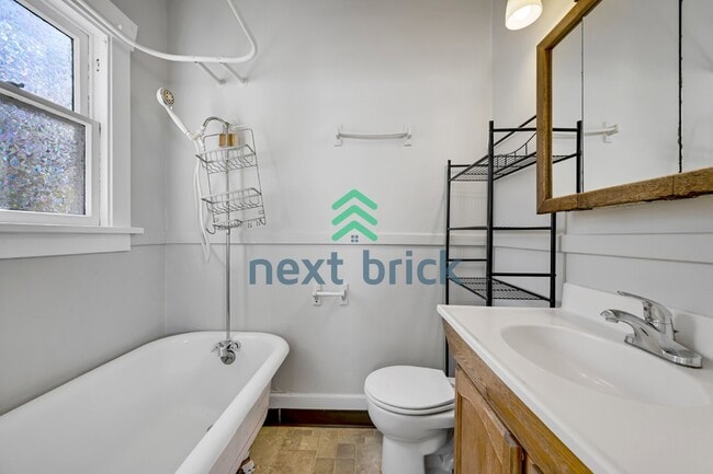 Building Photo - Charming 3-Bed Duplex in Renton - Spacious 1280 Sq Ft Haven!