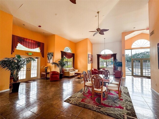Building Photo - 9491 Palm Cir S