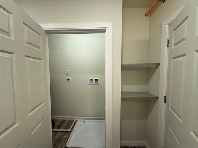 Building Photo - 327 Pine St