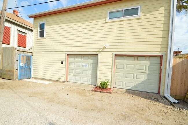 Building Photo - 1725 Avenue O
