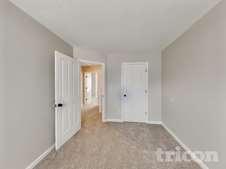 Building Photo - 10229 Park Valley Dr