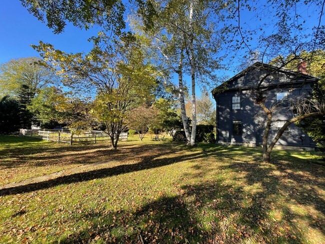 Building Photo - Charming 5-Bedroom 3.5 bath Home for Rent ...