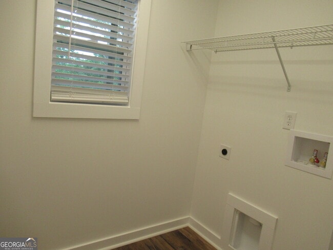 Building Photo - 765 Old Kerns Rd