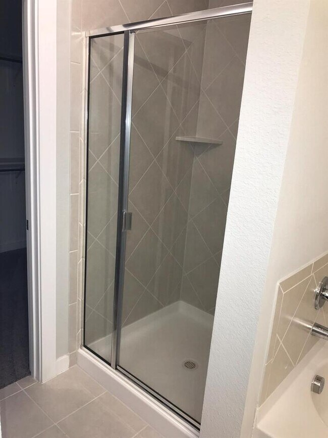 Building Photo - Move-in Special: 50% off second full month...