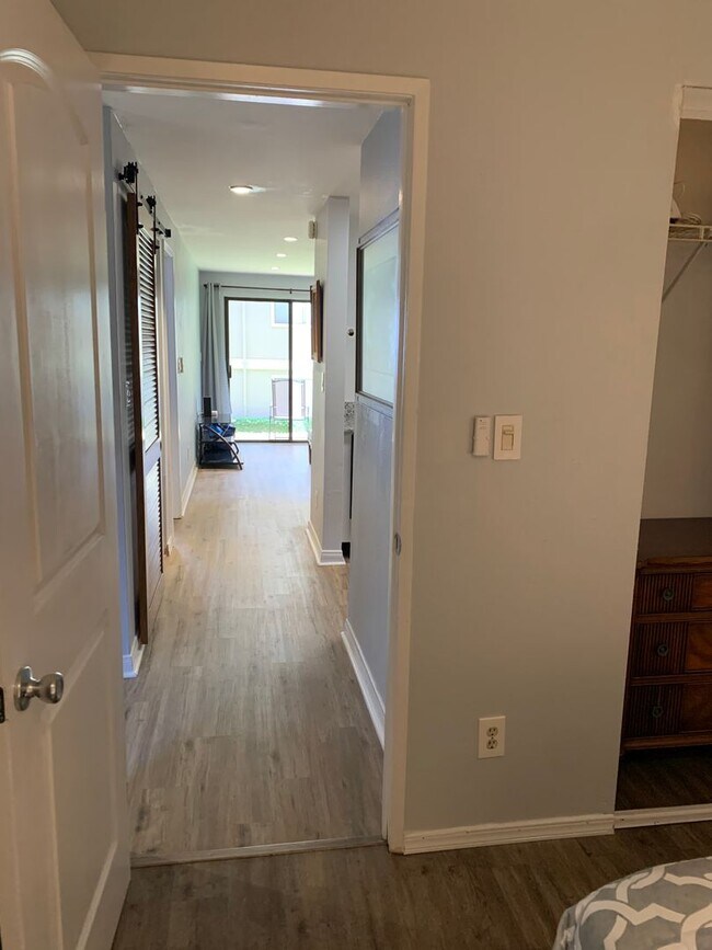 Building Photo - Gorgeous clean and modern furnished 2/2 lowest level Kihei Shores Unit!