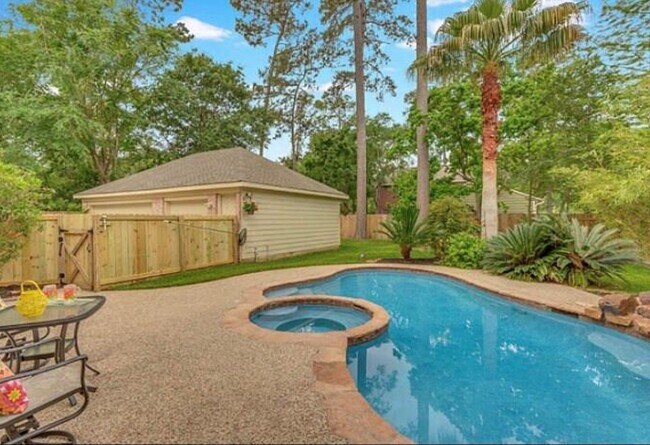 Building Photo - 2 Twin Feather Pl