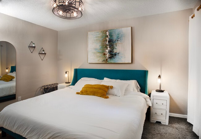 Building Photo - 136 Olive St