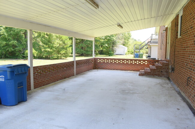 Building Photo - 4119 Fairlawn Dr