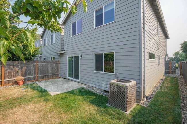 Building Photo - 13602 NE 75th Cir