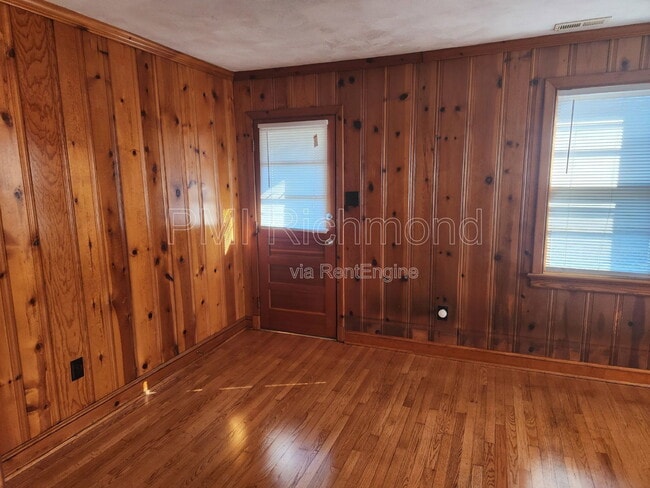 Building Photo - 831 Newkirk Dr