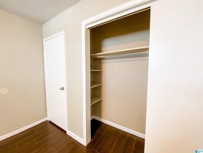 Building Photo - 2990 Rhodes Cir S