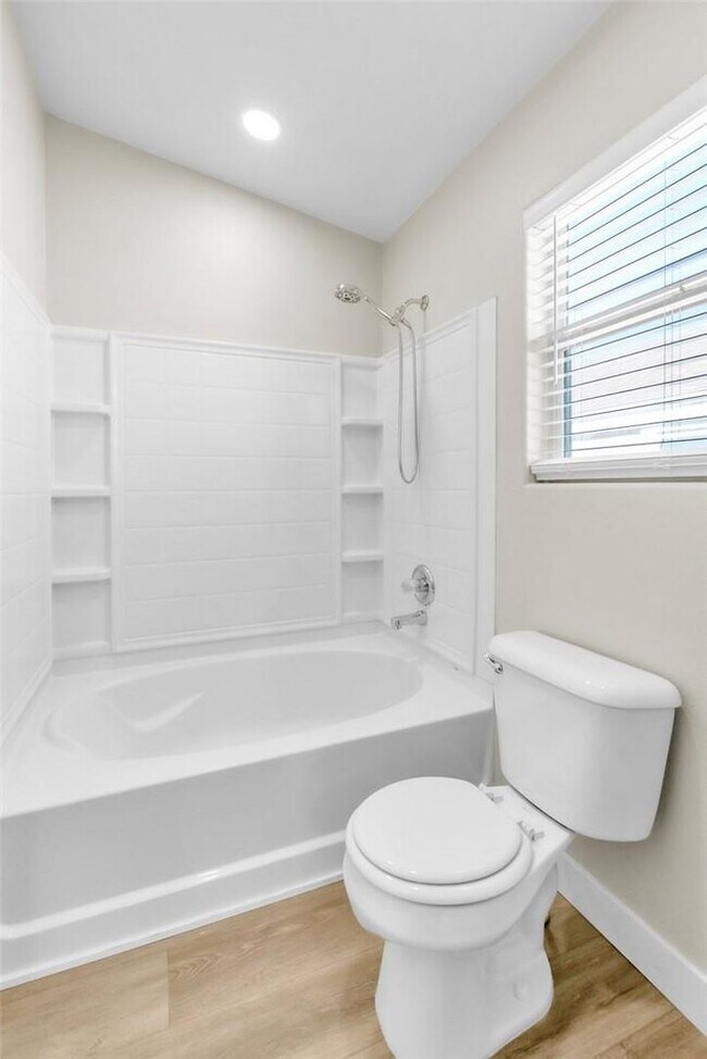 Building Photo - UPDATED 2 BED 2 BATH CONDO IN SOUTH ARLING...