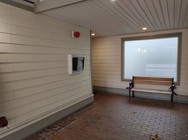 Building Photo - Well-Maintained 1BR Condo Near North Seattle College with Parking & Storage