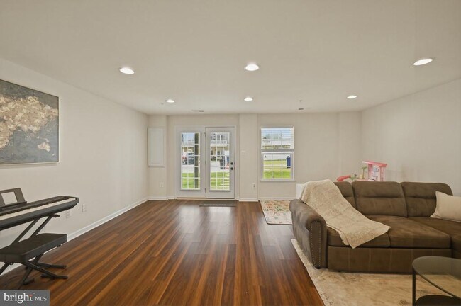 Building Photo - 6357 Walcott Ln
