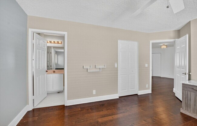 Building Photo - 6502 Brava Way