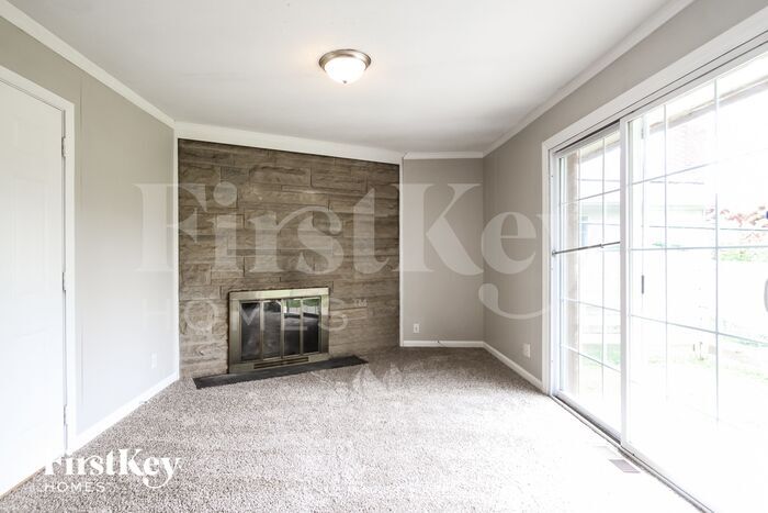 Building Photo - 4810 N Kenmore Rd