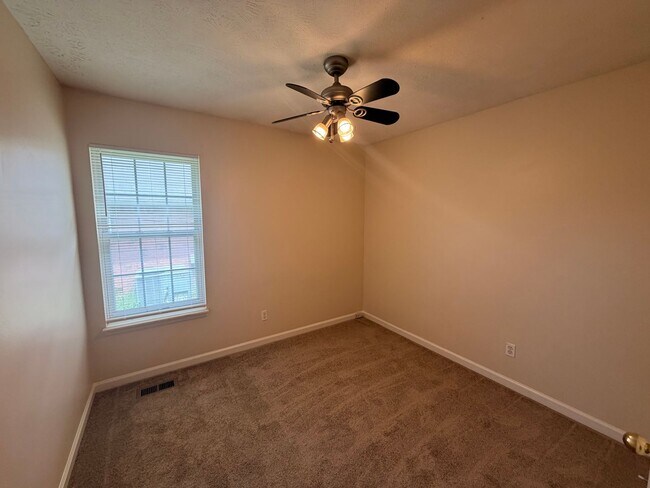 Building Photo - 406 Hazelwood Dr