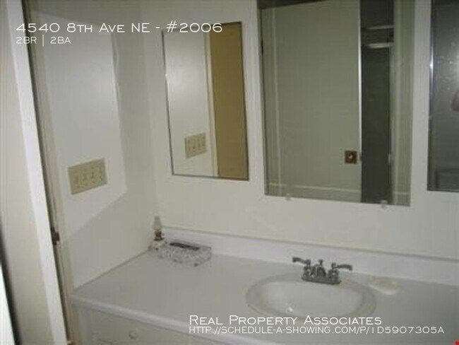 Building Photo - 4540 8th Ave NE