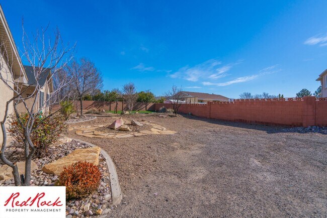Building Photo - Spacious 3 Bedroom Single-Level Home in Bl...
