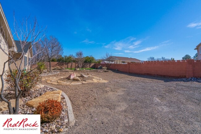 Building Photo - Spacious 3 Bedroom Single-Level Home in Bloomington Hills