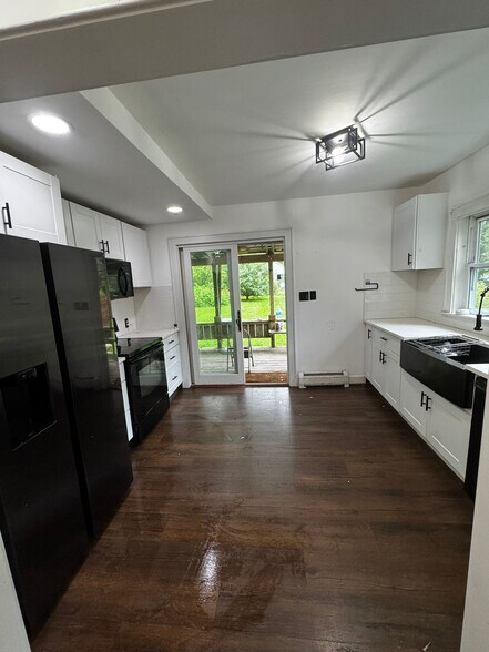 Building Photo - 47 E Gilson Ave