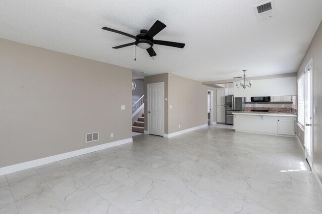 Building Photo - 953 E Buckhill Rd