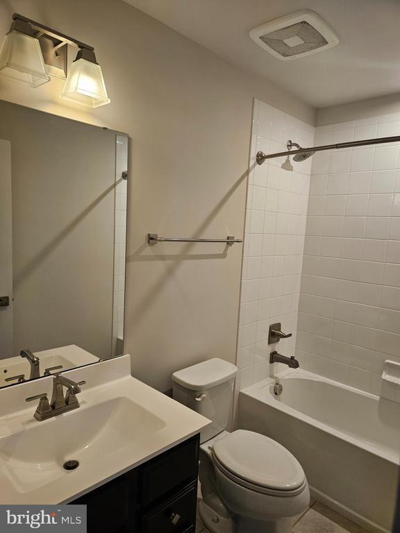 Building Photo - 708 Sky Bridge Dr
