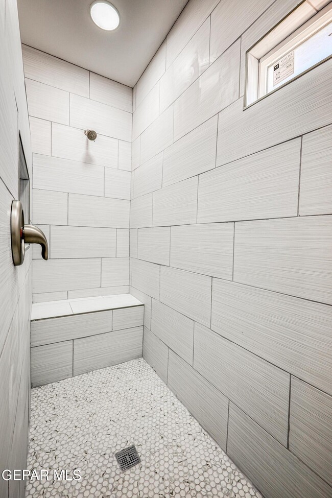 Building Photo - 7600 Plaza Redonda Dr